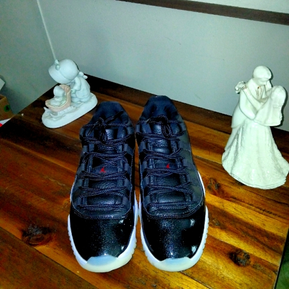 Air Jordan II Retro low. Size 9.